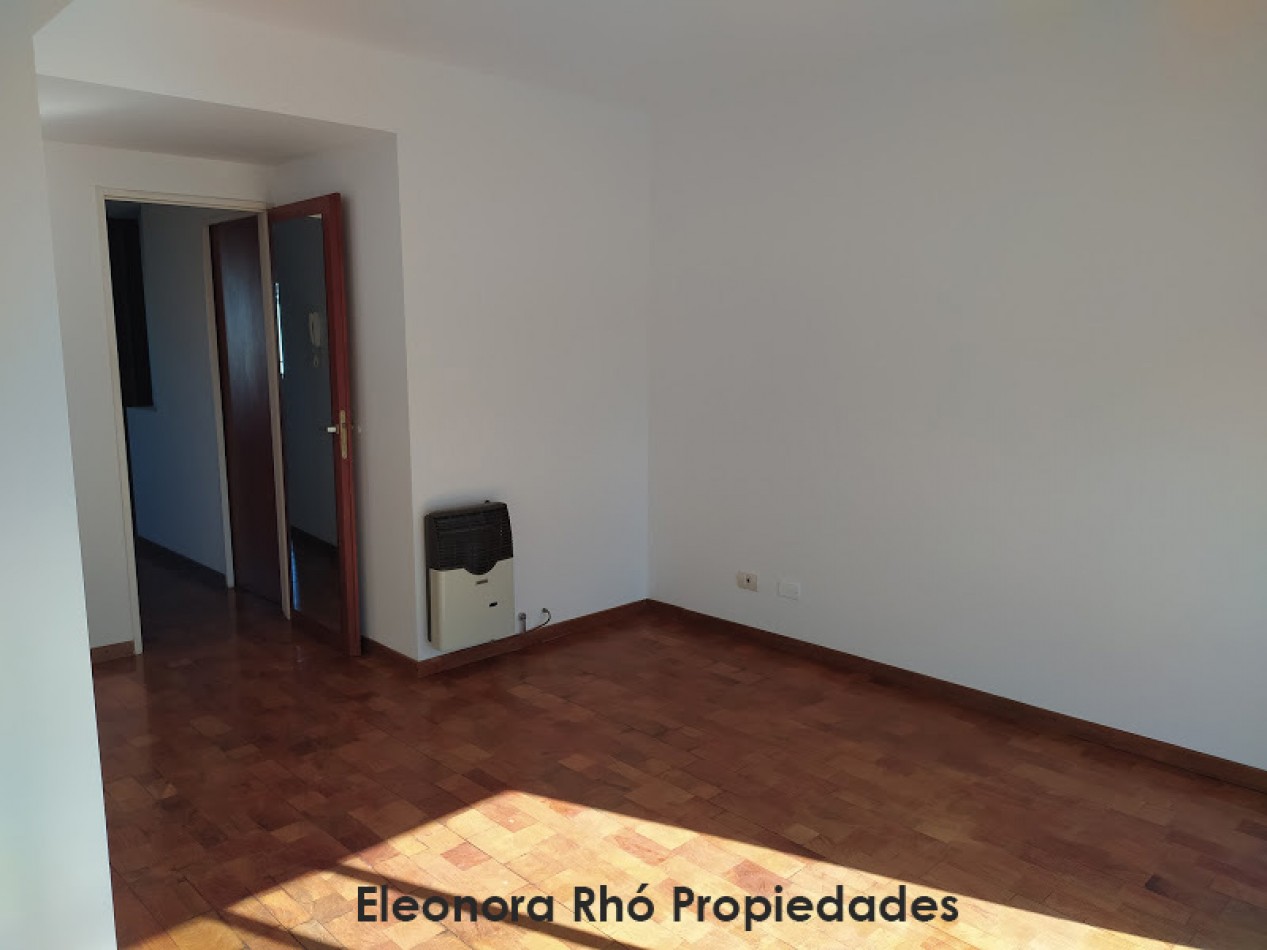 Amplisimo Piso Exclusivo 1 Dormitorio con Cochera y Patio con Parrillero