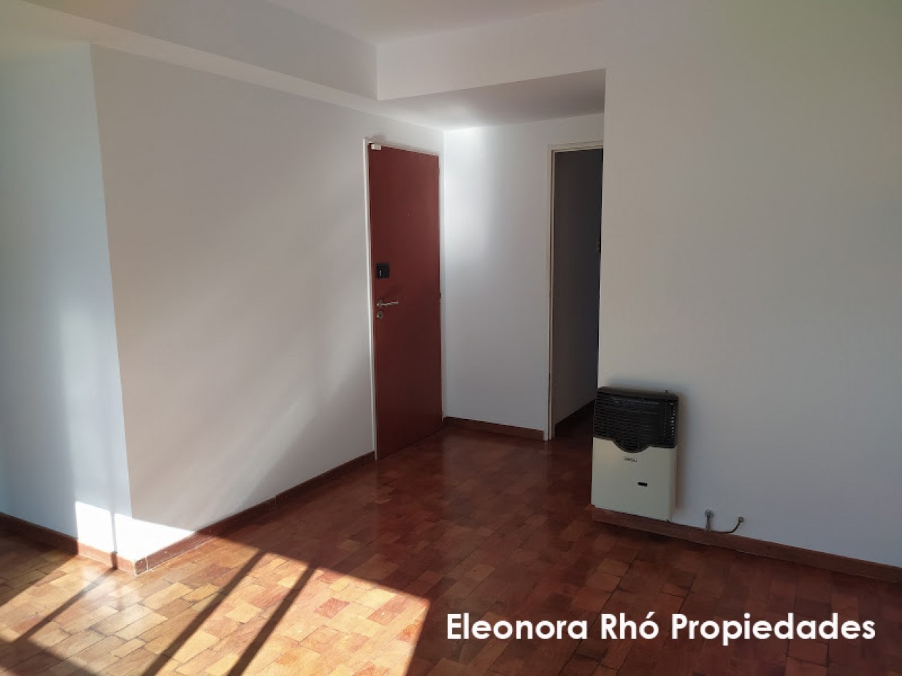 Amplisimo Piso Exclusivo 1 Dormitorio con Cochera y Patio con Parrillero