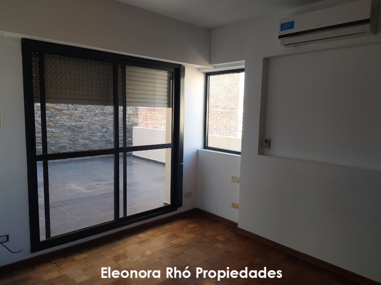 Amplisimo Piso Exclusivo 1 Dormitorio con Cochera y Patio con Parrillero