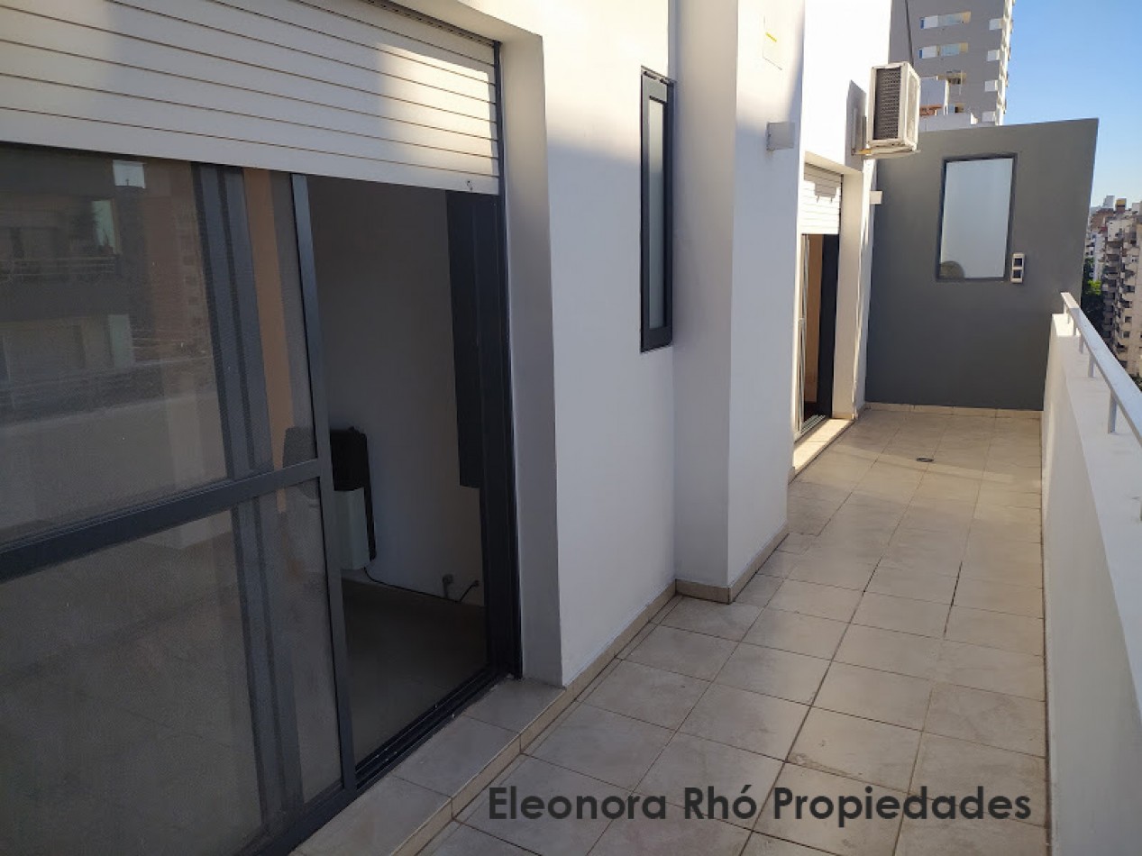 Amplisimo Piso Exclusivo 1 Dormitorio con Cochera y Patio con Parrillero