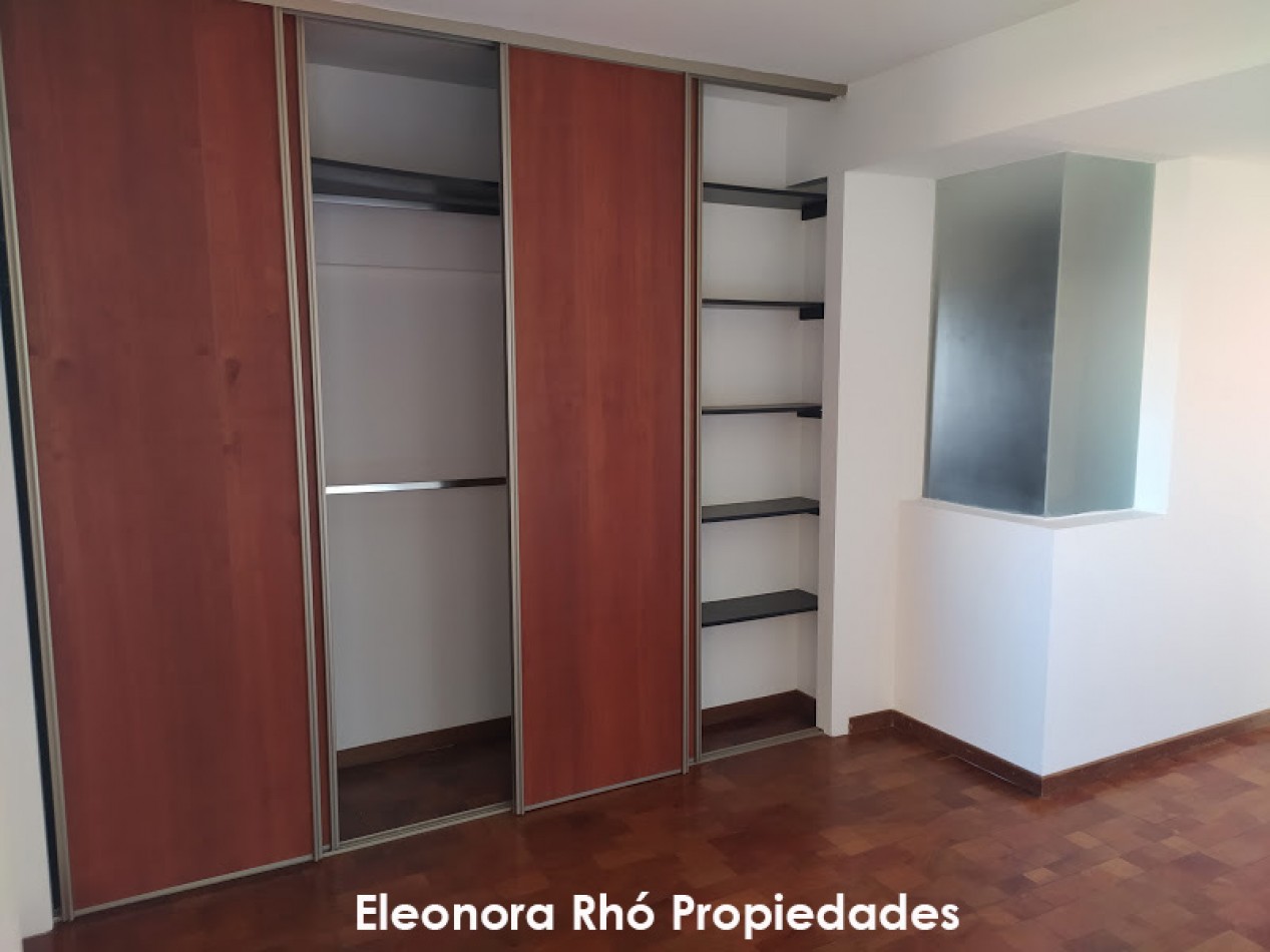 Amplisimo Piso Exclusivo 1 Dormitorio con Cochera y Patio con Parrillero