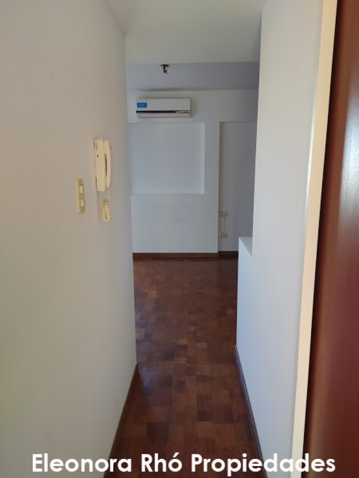 Amplisimo Piso Exclusivo 1 Dormitorio con Cochera y Patio con Parrillero