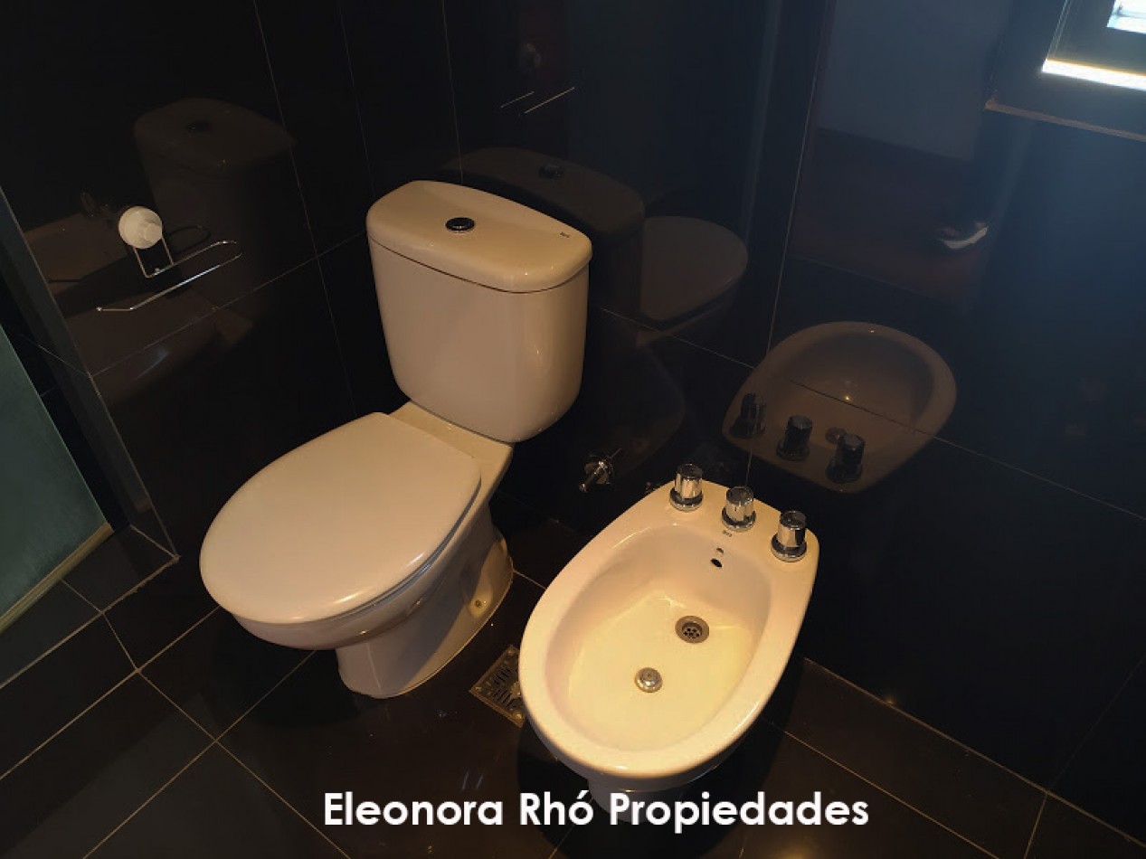 Amplisimo Piso Exclusivo 1 Dormitorio con Cochera y Patio con Parrillero