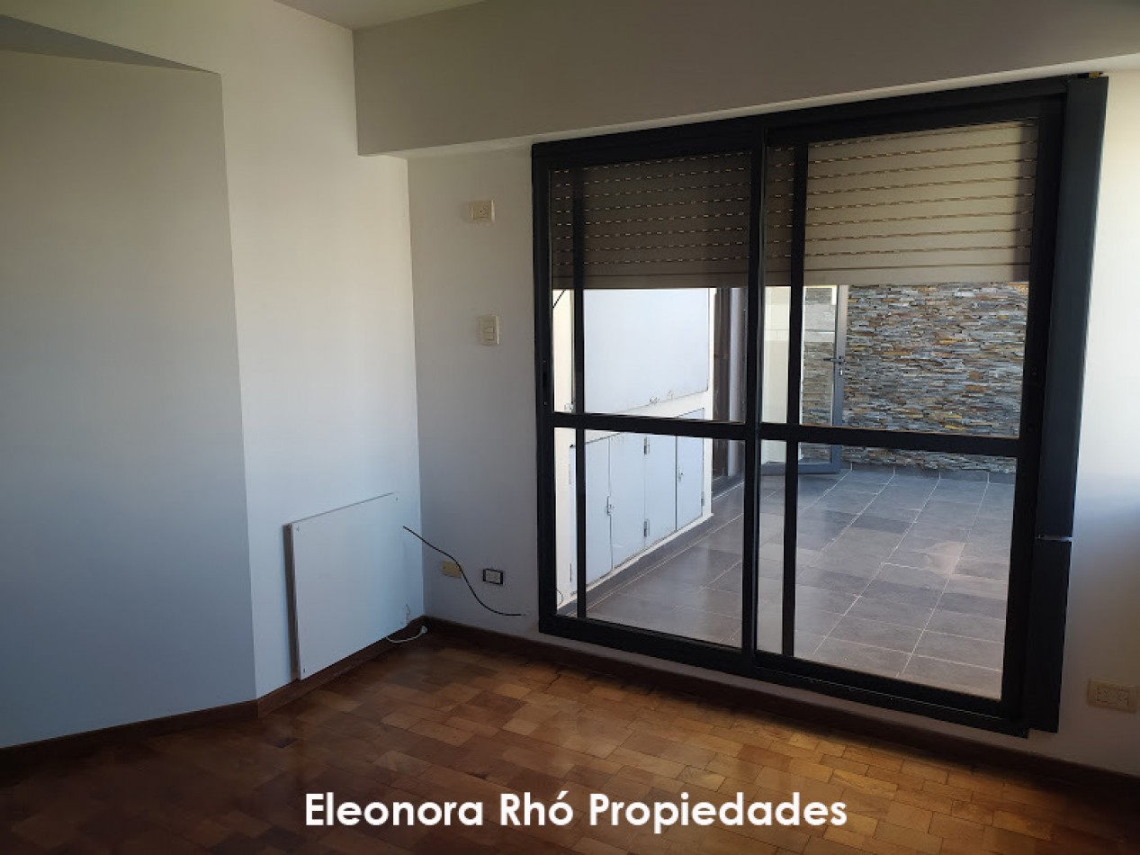 Amplisimo Piso Exclusivo 1 Dormitorio con Cochera y Patio con Parrillero