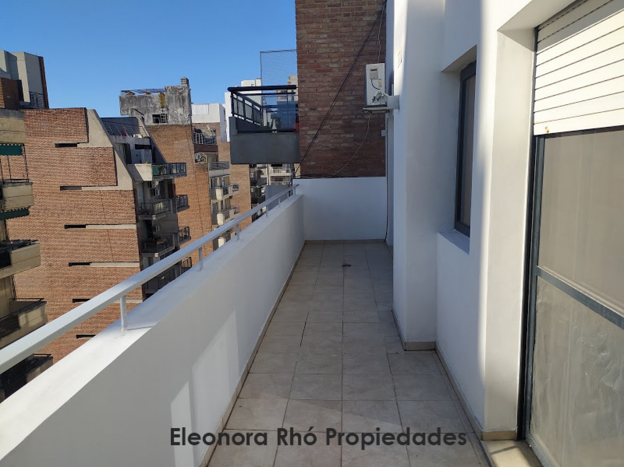 Amplisimo Piso Exclusivo 1 Dormitorio con Cochera y Patio con Parrillero