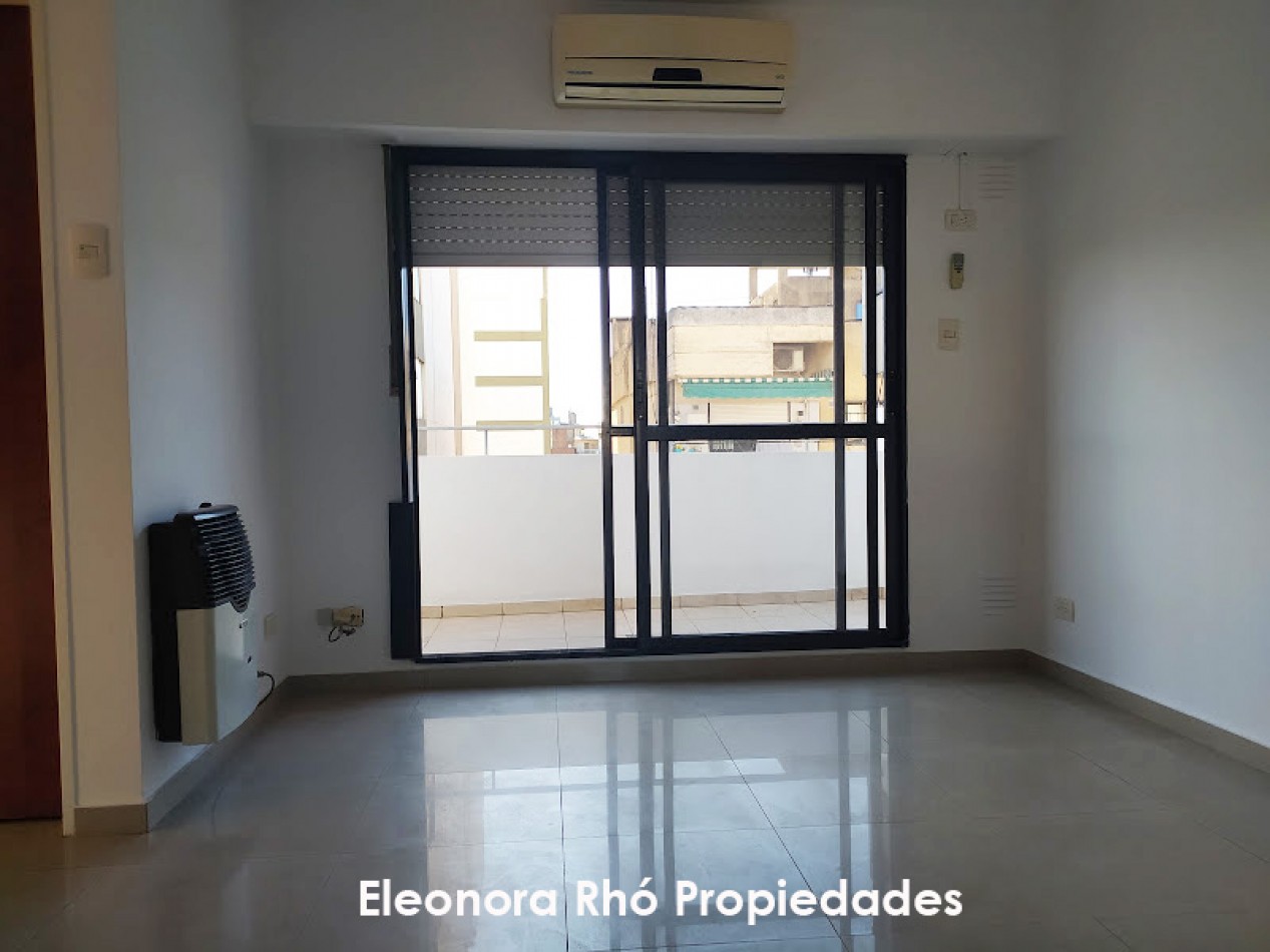 Amplisimo Piso Exclusivo 1 Dormitorio con Cochera y Patio con Parrillero