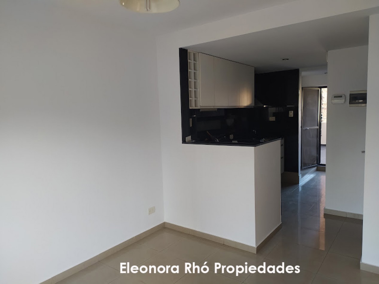 Amplisimo Piso Exclusivo 1 Dormitorio con Cochera y Patio con Parrillero