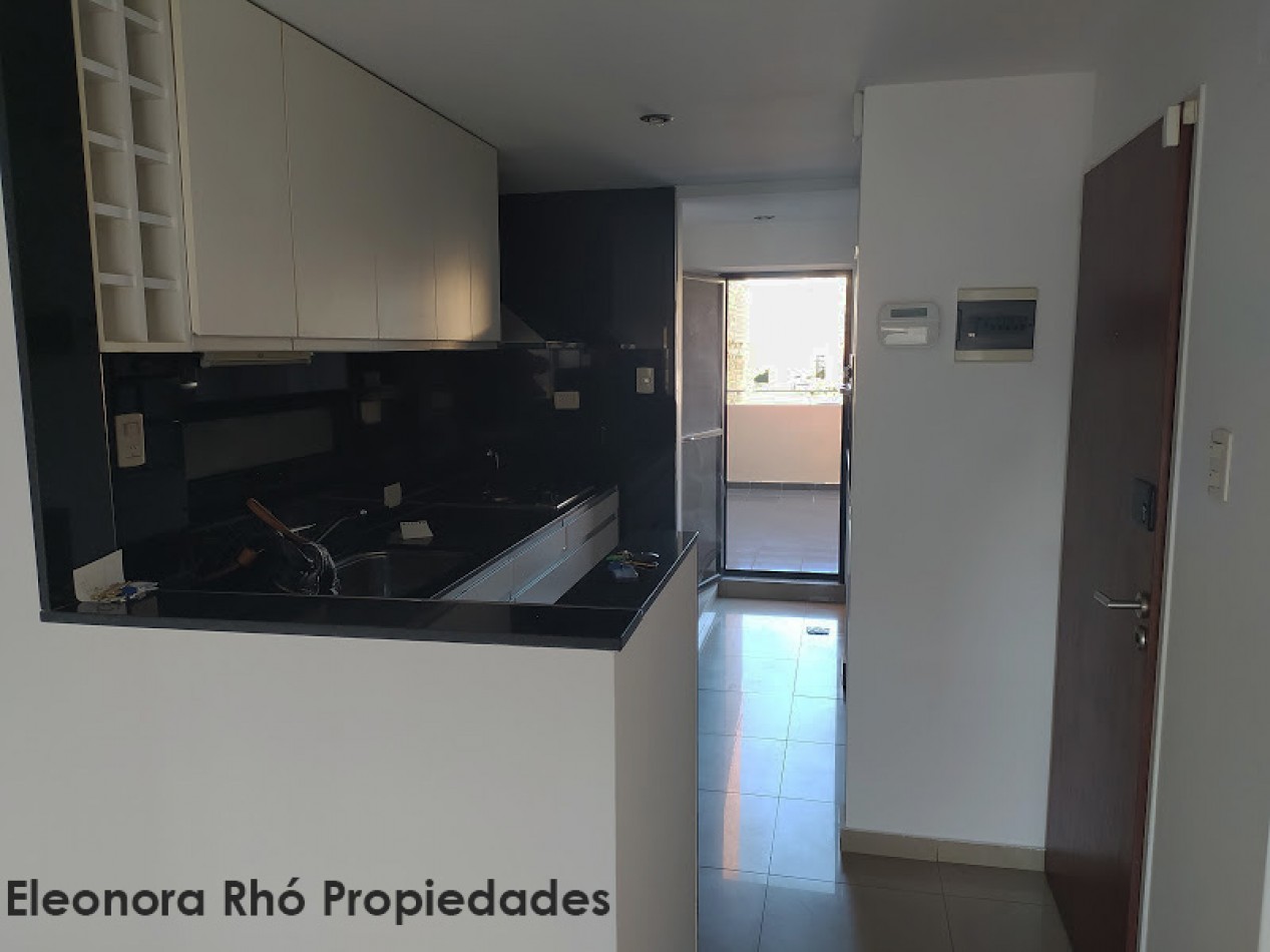 Amplisimo Piso Exclusivo 1 Dormitorio con Cochera y Patio con Parrillero
