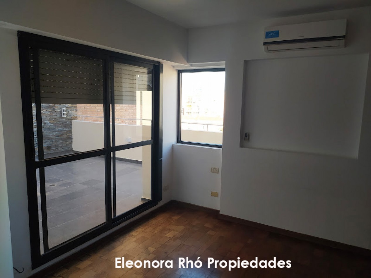 Amplisimo Piso Exclusivo 1 Dormitorio con Cochera y Patio con Parrillero