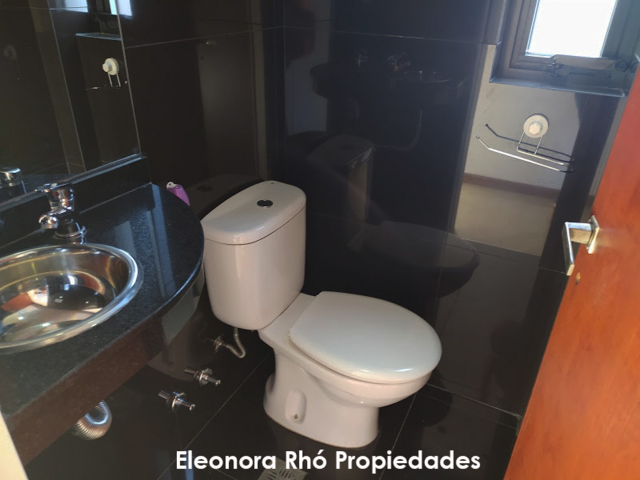 Amplisimo Piso Exclusivo 1 Dormitorio con Cochera y Patio con Parrillero