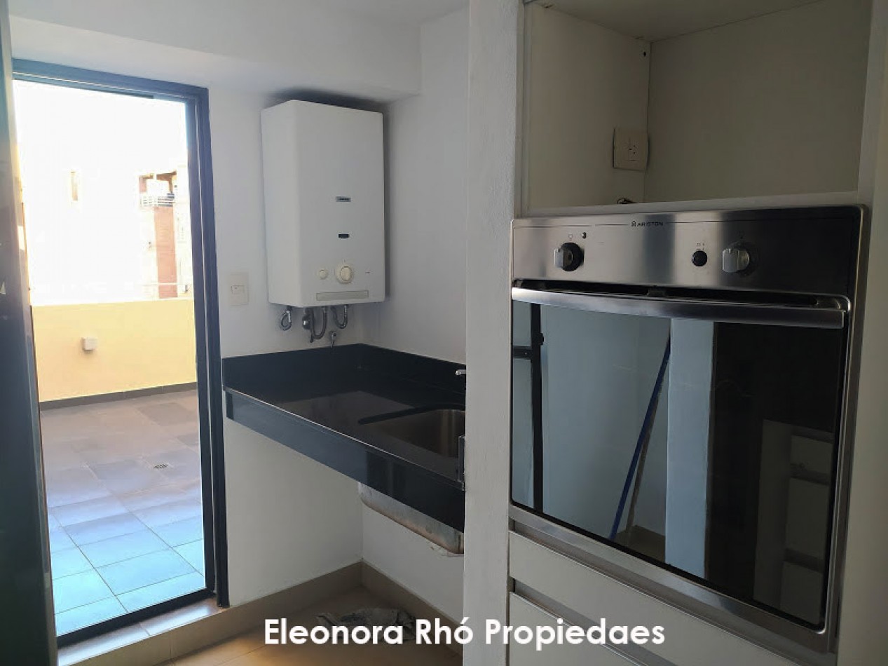 Amplisimo Piso Exclusivo 1 Dormitorio con Cochera y Patio con Parrillero
