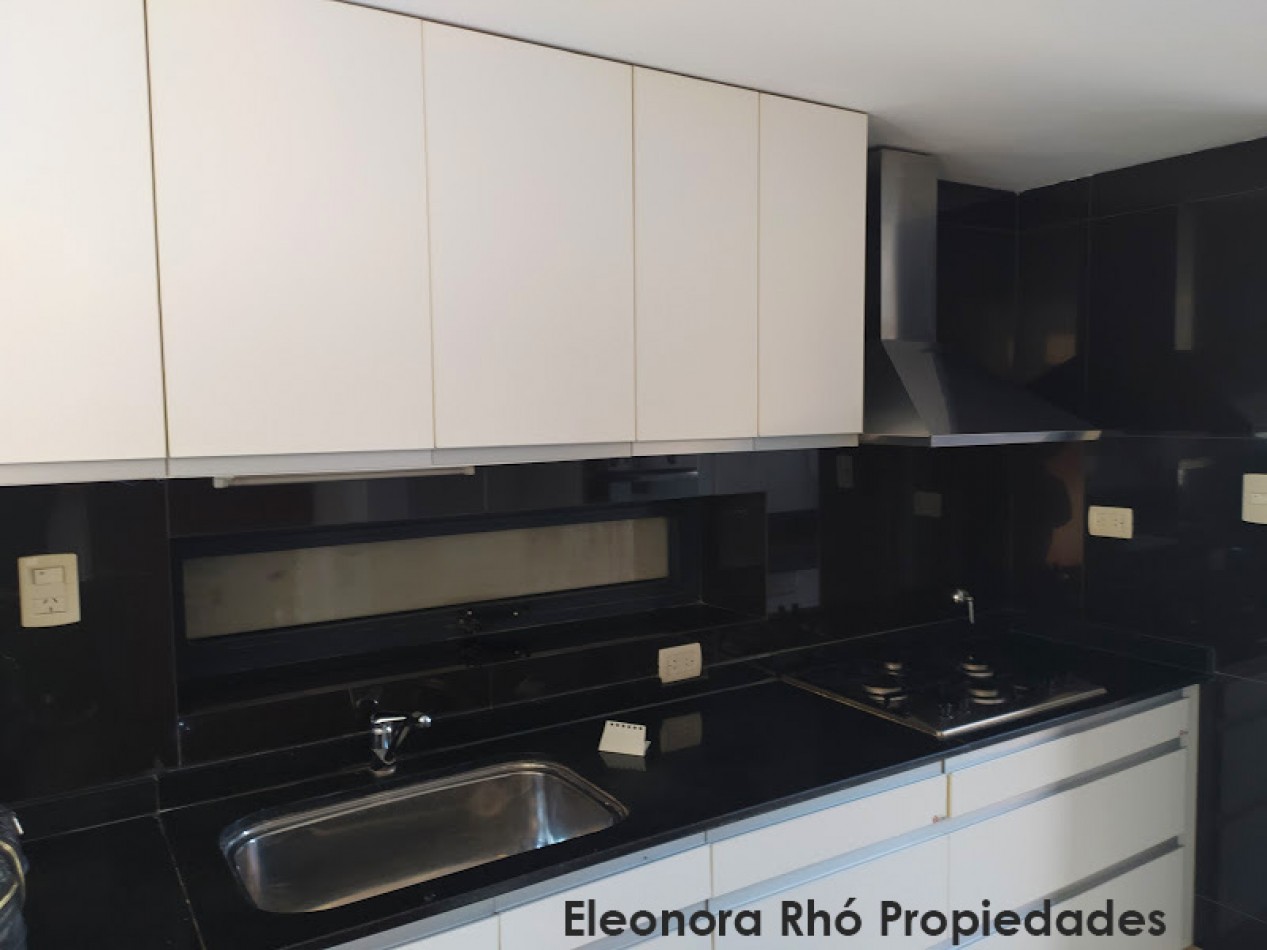 Amplisimo Piso Exclusivo 1 Dormitorio con Cochera y Patio con Parrillero