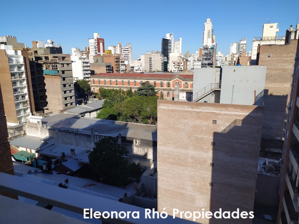 Amplisimo Piso Exclusivo 1 Dormitorio con Cochera y Patio con Parrillero