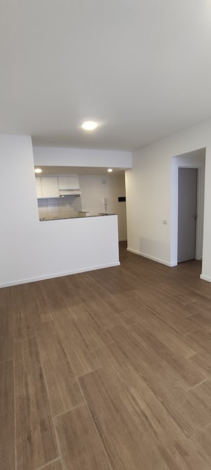 Hermoso departamento de un dormitorio en semipiso (Piso 6)