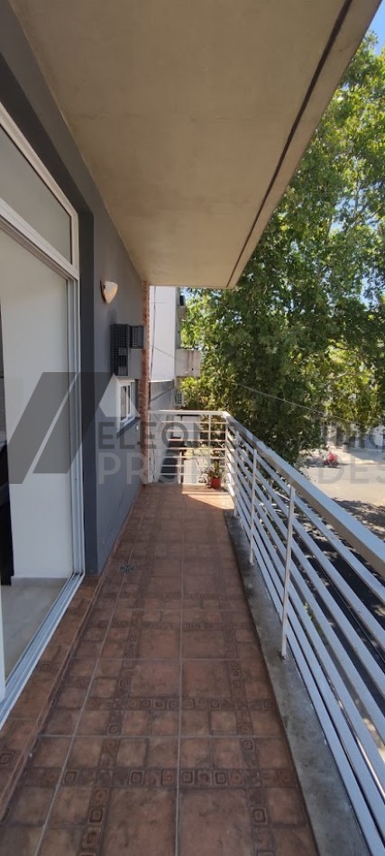 DEPARTAMENTO 2 DORMITORIOS POR ESCALERA (BAJISIMAS EXPENSAS) PISO EXCLUSIVO