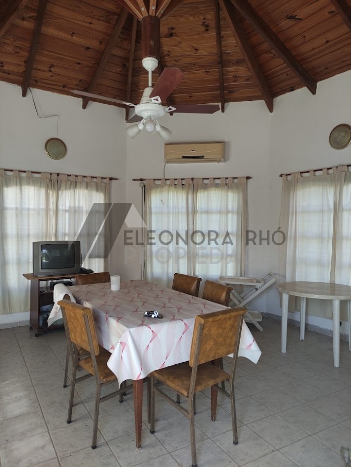 Hermosa casa en esquina 