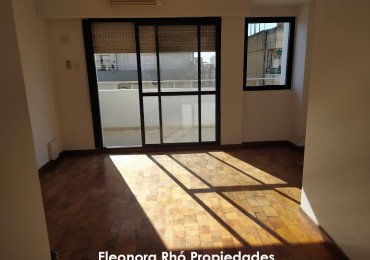 Amplisimo Piso Exclusivo 1 Dormitorio con Cochera y Patio con Parrillero