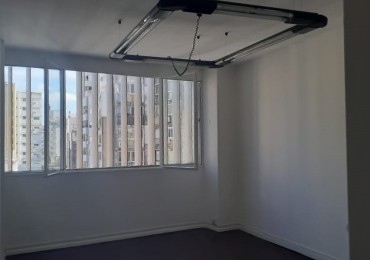 Potencia tu Imagen Profesional en el Corazon de Rosario: Oficina en Edificio Libertador