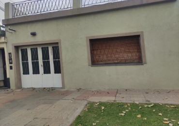 Casa 2 Dorm., Cochera y Patio Cubierto
